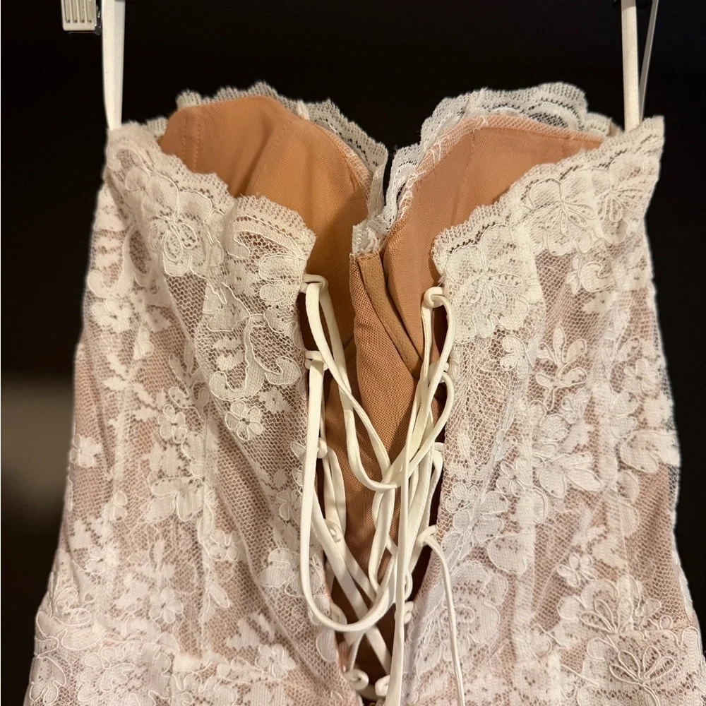 V. Chapman Betty Dress in White Chantilly Lace - Size 6 - Picture 6 of 8